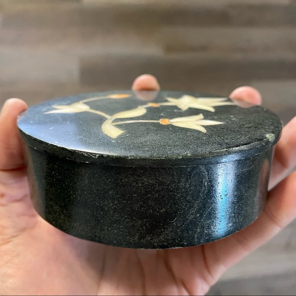 Hand-Carved Black Marbled Floral Box - Picture 5 of 7